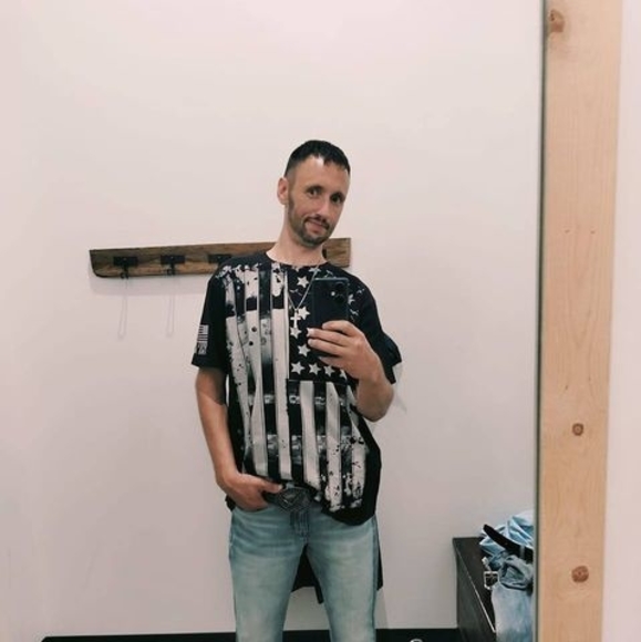 Profile Picture of Steven Fredricksen (@fredricksen37f) on Poshmark