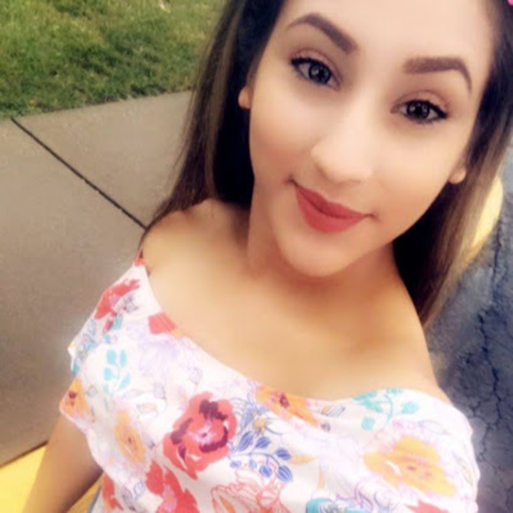 Profile Picture of Yare Cereno (@yarecereno153) on Poshmark