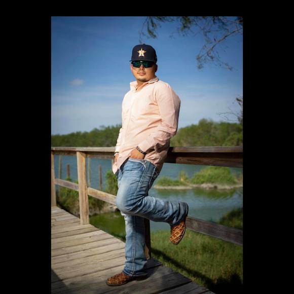 Profile Picture of Robert Gaona (@robert_gaona) on Poshmark