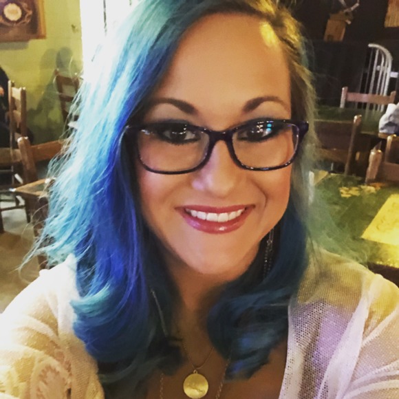 Profile Picture of Santana Dietzmann (@sdietzy) on Poshmark