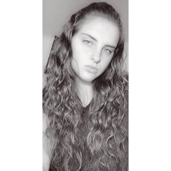 Profile Picture of Tori Hogrebe (@toritwin123) on Poshmark