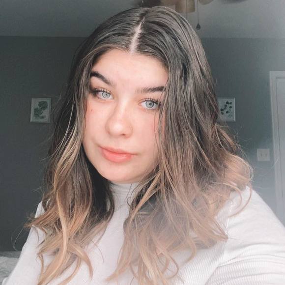 Profile Picture of Natalie Macbeth (@nataliemacbeth) on Poshmark