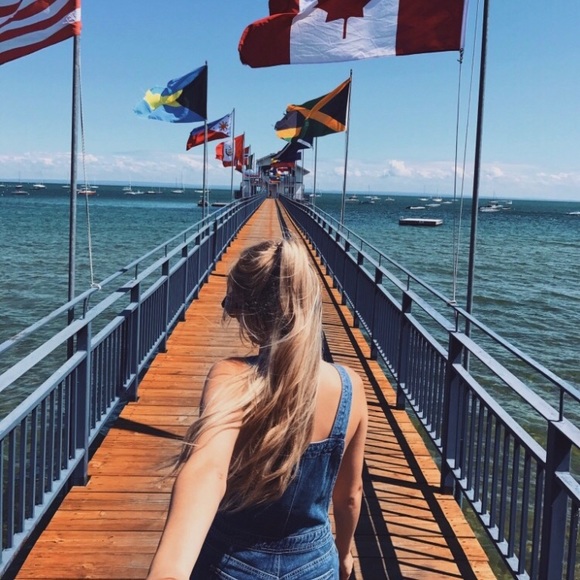 Profile Picture of Cass Davidson (@casdavidson) on Poshmark