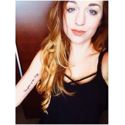 Profile Picture of Danielle Lauren (@DaniellePool) on Twitter