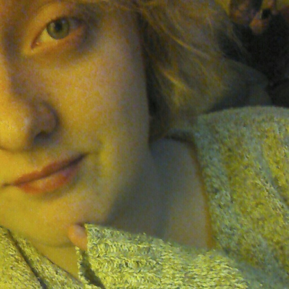 Profile Picture of Andrea Piperlynn (@andrea_piperlyn) on Poshmark