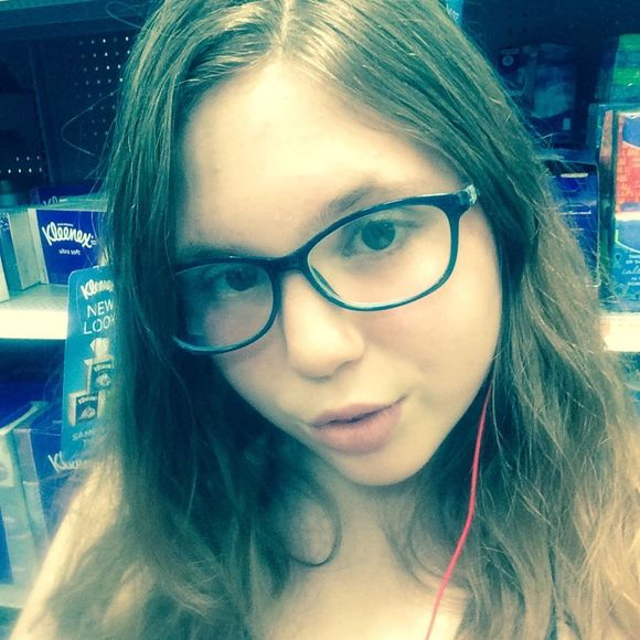 Profile Picture of Tessa Smitley (@poppysodrizzy) on Poshmark