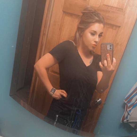 Profile Picture of Kayla Duperon (@kayladuperon) on Poshmark