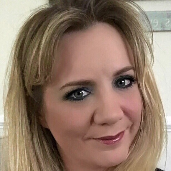 Profile Picture of Stephanie Whitmoyer (@stephysue0779) on Poshmark