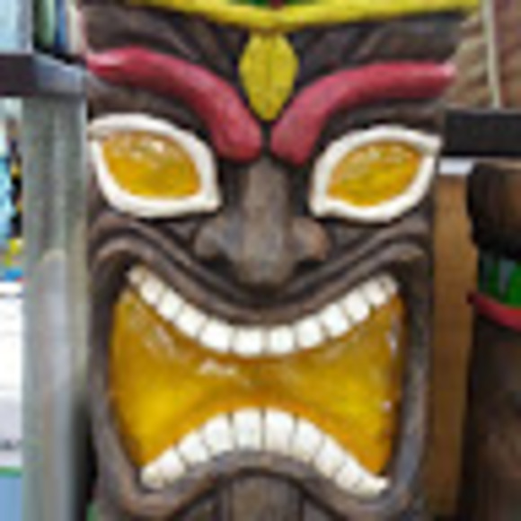 Profile Picture of R. Ambariantz (@rambariantz) on Poshmark