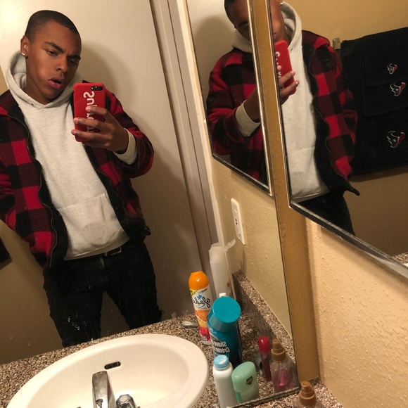 Profile Picture of Tellis Beasley (@tellis__) on Poshmark