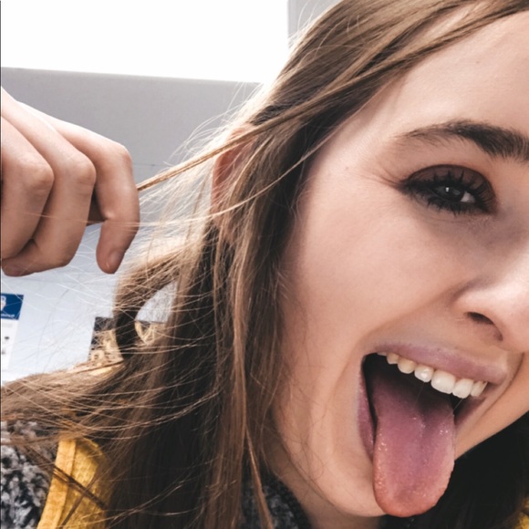 Profile Picture of Kelsey Adamson (@kelsadamson) on Poshmark