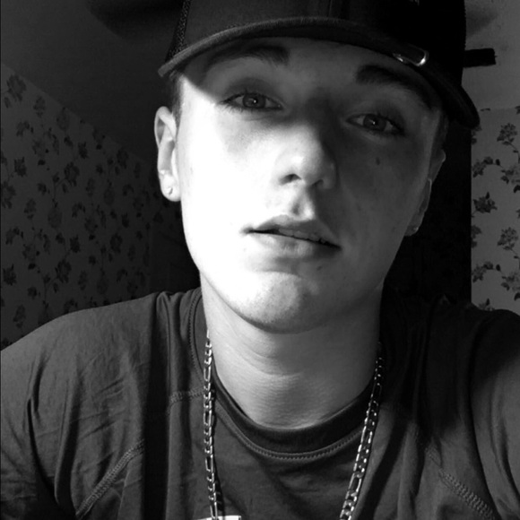 Profile Picture of Chris Clinton (@ccrbt00) on Poshmark