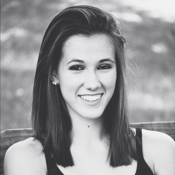Profile Picture of Erin Bogacki (@erinbogacki) on Poshmark
