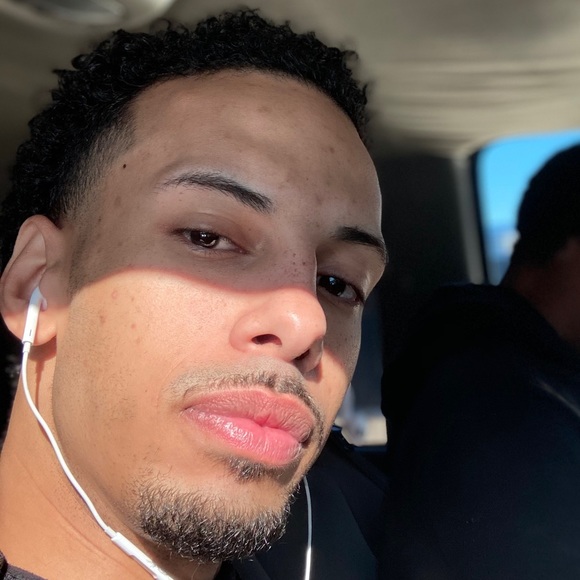 Profile Picture of Michael Barr (@michaelbarr700) on Poshmark