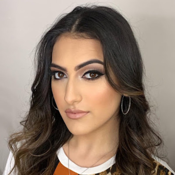 Profile Picture of Sharona Shalomov (@sharonashalomov) on Poshmark