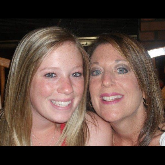 Profile Picture of Jess Dieckert (@jessdieckert) on Poshmark