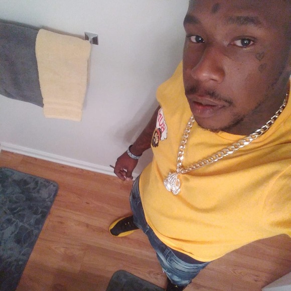 Profile Picture of Khiry Griswell (@khiry_griswell) on Poshmark