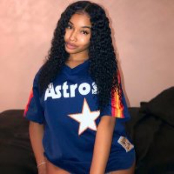 Anthony Lacruise - Poshmark Profile Picture of Anthony Lacruise (@lacruise23) on Poshmark