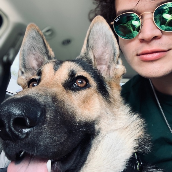 Profile Picture of Ian Hernandez (@curlycuban517) on Poshmark