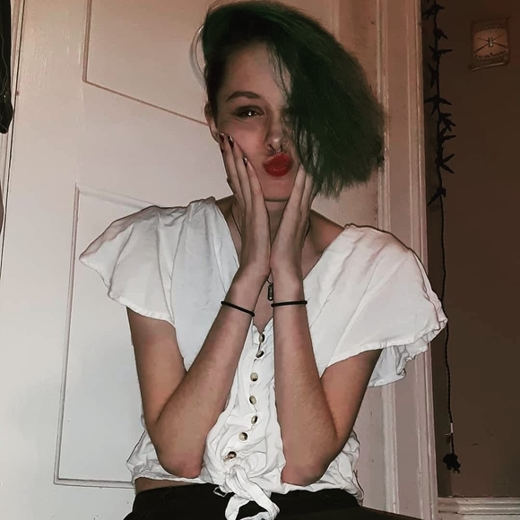 Profile Picture of Danielle Duan (@danielleduan1) on Poshmark