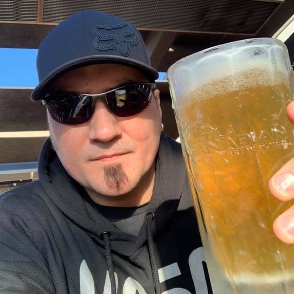 Profile Picture of Robbie Ryan (@karmryan) on Poshmark