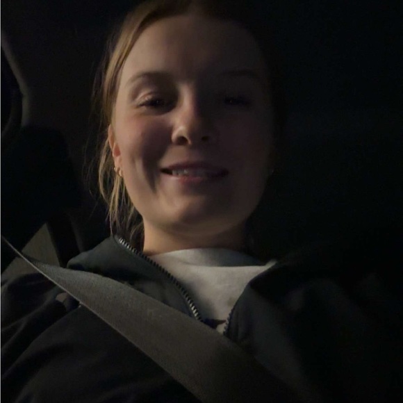 Profile Picture of Lily Eiffler (@lilyeiffler) on Poshmark