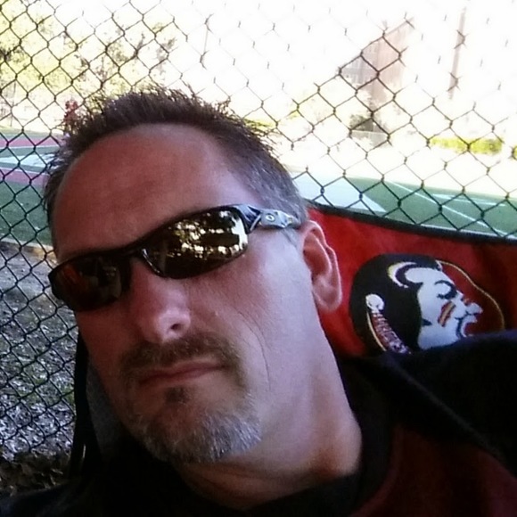 Profile Picture of Shawn Barker (@barkes1) on Poshmark