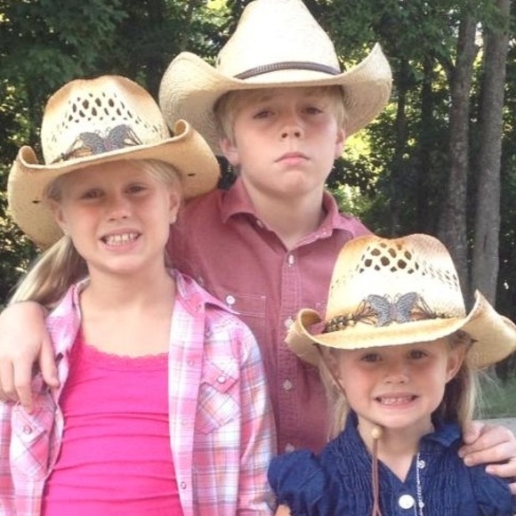 Profile Picture of Tonya Messer (@tonyamesser) on Poshmark