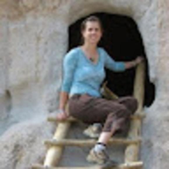 Profile Picture of Hillary Felker (@felkerhillary) on Poshmark