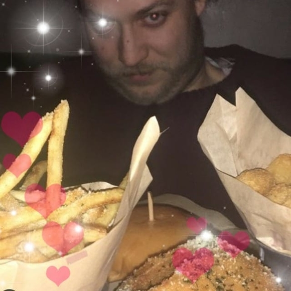 Profile Picture of Adrian Steinle (@donkeykongiviio) on Poshmark