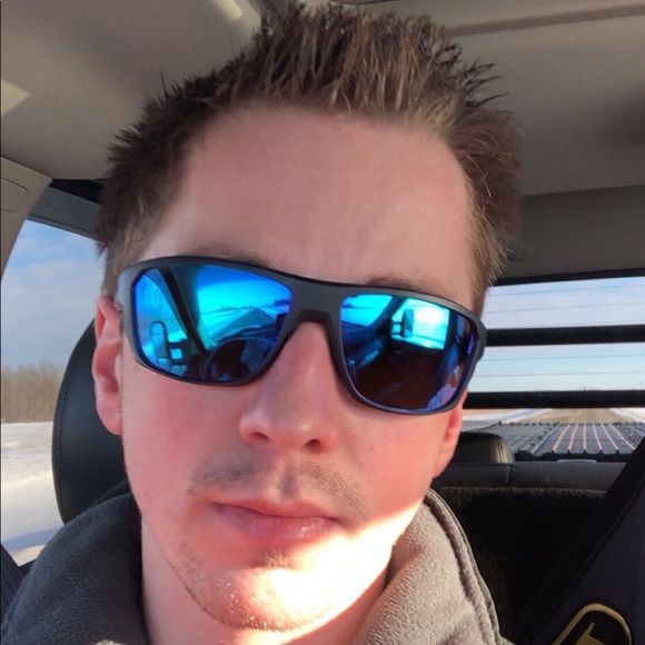 Profile Picture of Chris Semotiuk (@csemotiuk) on Poshmark