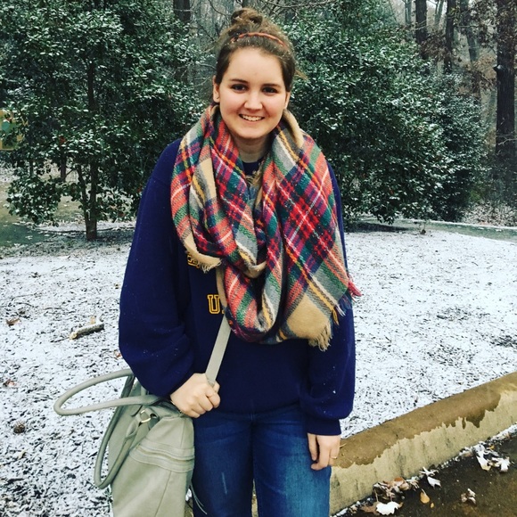 Profile Picture of Lauren Colley (@ahinspired) on Poshmark