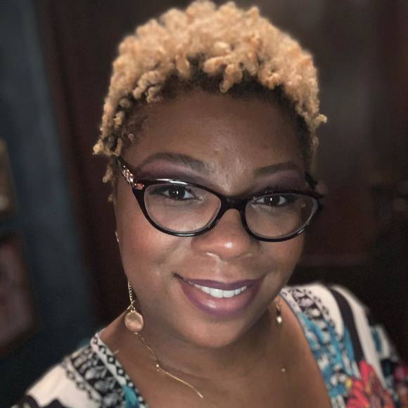 Profile Picture of Ora Jones (@stylistojr) on Poshmark