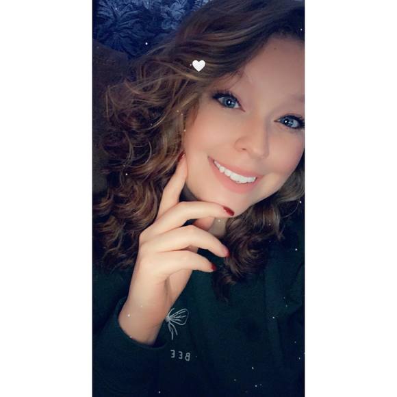 Profile Picture of Heather Pruitt (@odaroloc94) on Poshmark