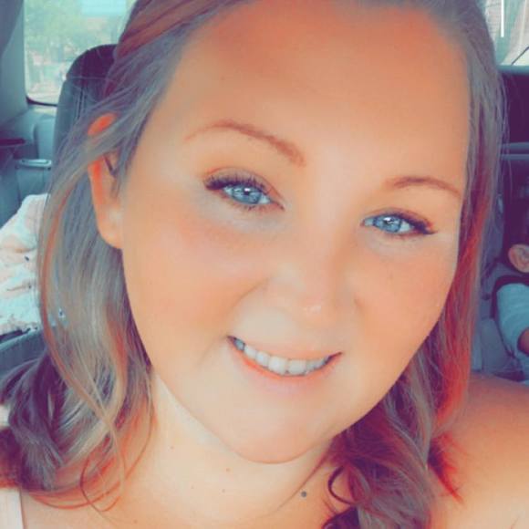 Profile Picture of Nikki Bateman (@nikki_bateman) on Poshmark