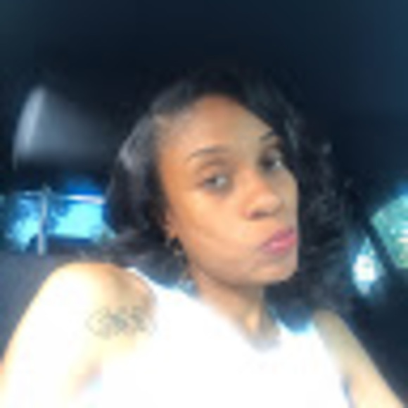 Profile Picture of Bobbiestarr Horton (@bobbiestarrh) on Poshmark
