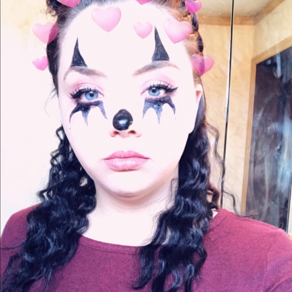 Profile Picture of Mikayla Kennison (@mikaylakennison) on Poshmark