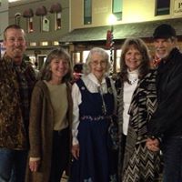 Profile Picture of Roslyn Glaze (@roslynglaze) on Pinterest