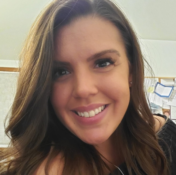 Profile Picture of Amanda Tolve (@amandatolve) on Poshmark