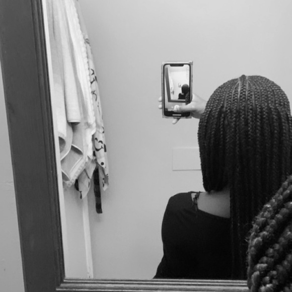 Profile Picture of Annabelle Amichia (@_annabbyy) on Poshmark