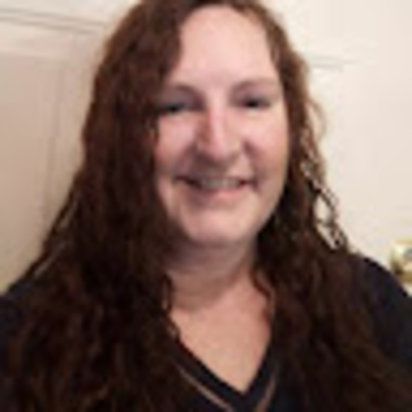 Profile Picture of Angel Wischerman (@angelwischerman) on Poshmark