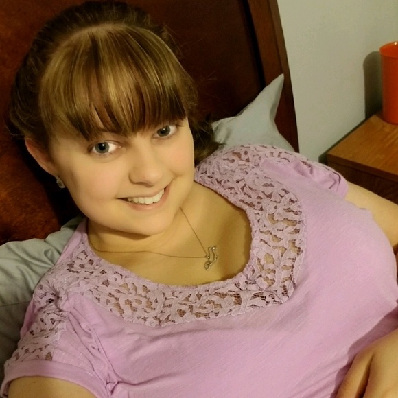 Profile Picture of Jessica Gotowala (@gotowala) on Poshmark