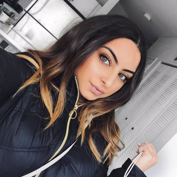 Profile Picture of Angel Jajou (@angeljajou22) on Poshmark
