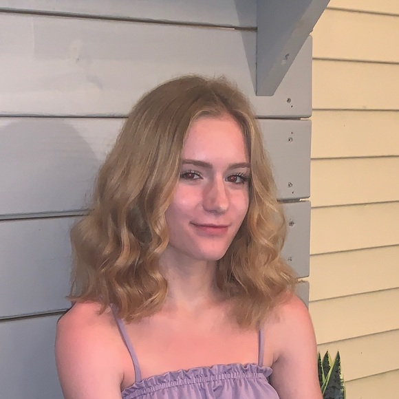 Profile Picture of Zoe Folce (@zoefolce) on Poshmark