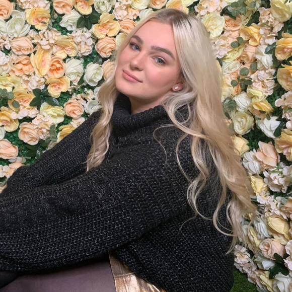 Profile Picture of Delaney Scott (@jdelaneyscott) on Poshmark