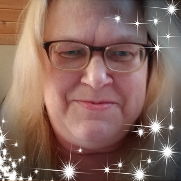 Profile Picture of Lori Hackett (@lorilea1968) on Poshmark