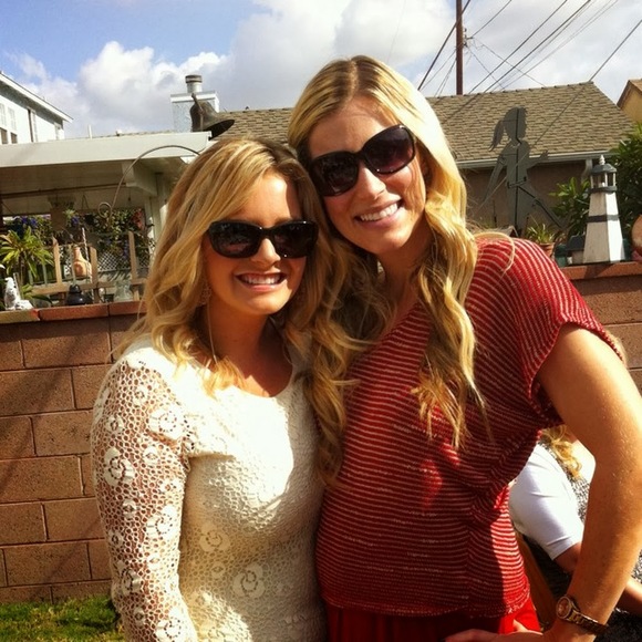 Profile Picture of Arianne Baumback (@ariannebaumback) on Poshmark