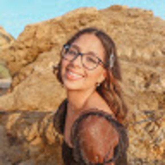 Profile Picture of Linda Hachim (@linda_hachim) on Poshmark