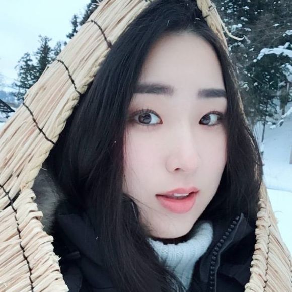 Profile Picture of Eunice Choi (@yunibon) on Poshmark