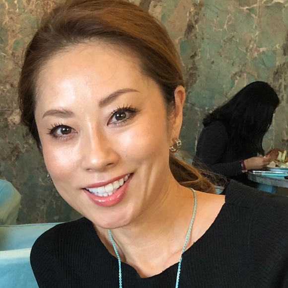 Profile Picture of Kaori Takahata (@alohakaori) on Poshmark